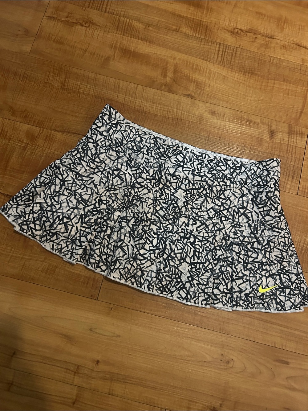 Nike running tennis White Black Abstract Print Neon Yellow Swoosh skirt skirt M